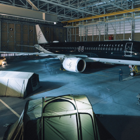 格納庫内に宿泊