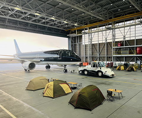 02_格納庫キャンプ(左)